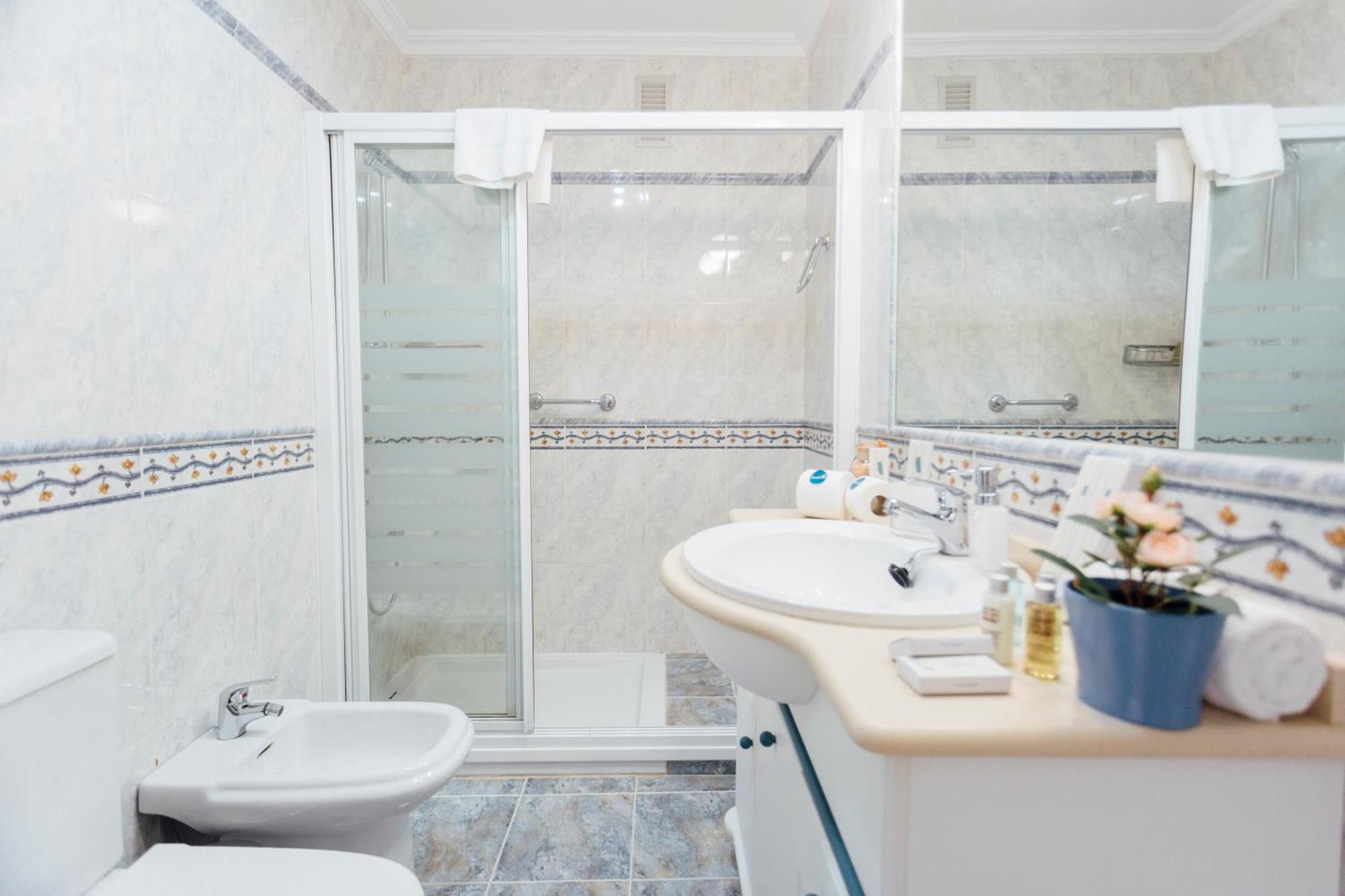 Stunning And Colorful- 4Bd 2Bth- Santa Cruz Sevilha Exterior foto